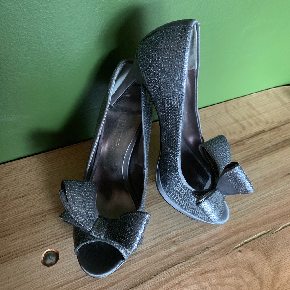 MODA Sequin Bow Heels